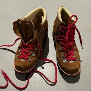 Vintage men’s hiking boots. Size 10.